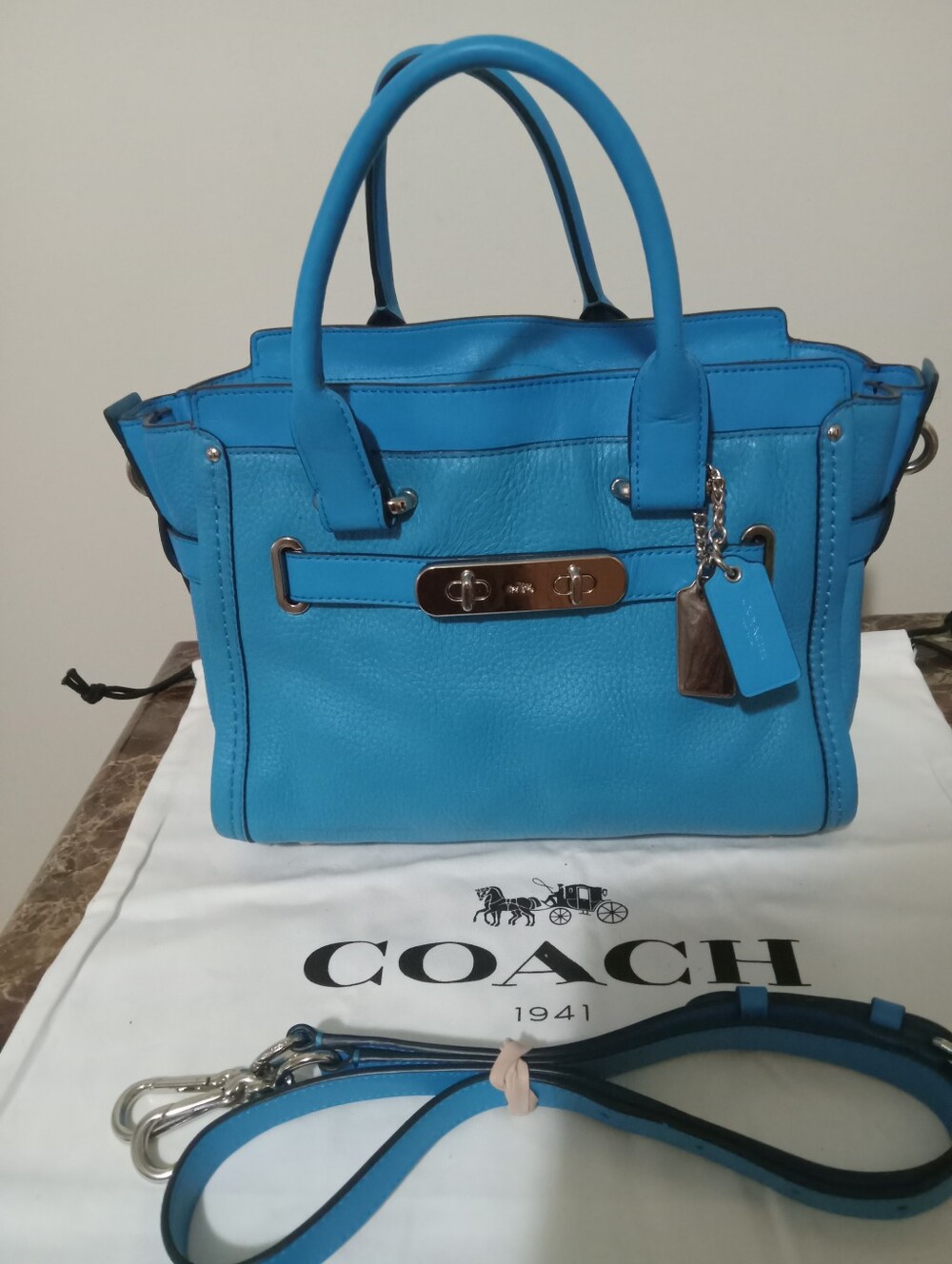 Coach Blue Pebble Leather Swagger 2way GUC